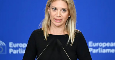 Την ώρα που γίνεται μάχη για την άποψη της Καρυστιανού για τις αμβλώσεις, ο κόσμος στέλνει το μήνυμα: «Το μόνο που μας ενδιαφέρει είναι να κλείσει τον Μητσοτάκη φυλακή»