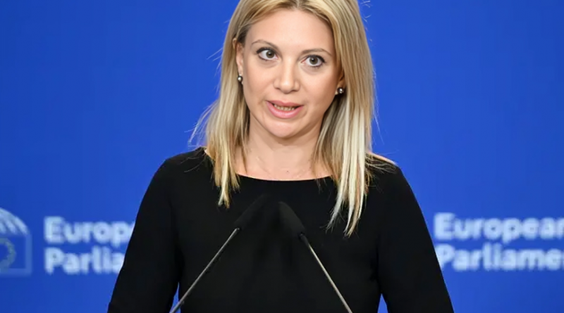 Την ώρα που γίνεται μάχη για την άποψη της Καρυστιανού για τις αμβλώσεις, ο κόσμος στέλνει το μήνυμα: «Το μόνο που μας ενδιαφέρει είναι να κλείσει τον Μητσοτάκη φυλακή»