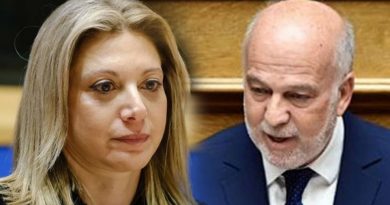 Η Καρυστιανού αποστόμωσε τον προκλητικό Φλωρίδη: Κατάντια να τον έχουμε υπουργό, στερείται στοιχειωδών γνώσεων – Τρίζει η καρέκλα του