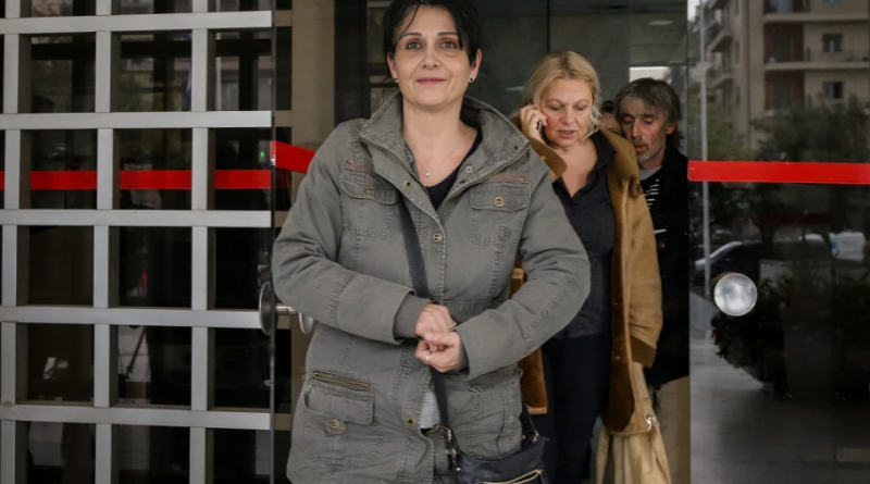 «Καταστράφηκε η ζωή μου»: Τι λέει η καθαρίστρια με το πλαστό απολυτήριο για την υπόθεση Λαζαρίδη