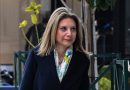 «Σε ποιον ανήκει το θηριώδες μαύρο τζιπ, Μαρία;»